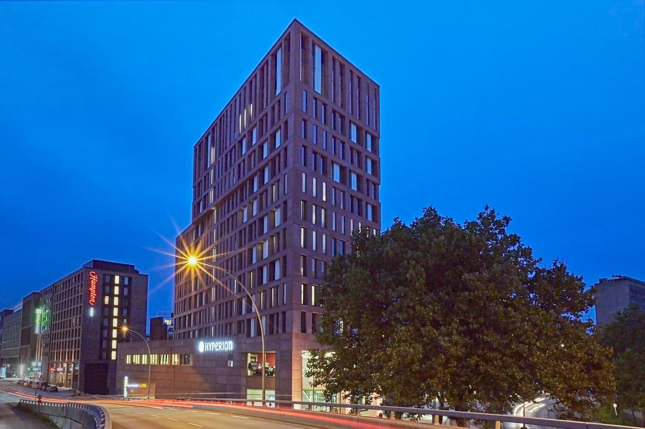 Hyperion Hotel Hamburk Exteriér fotografie The hotel at night