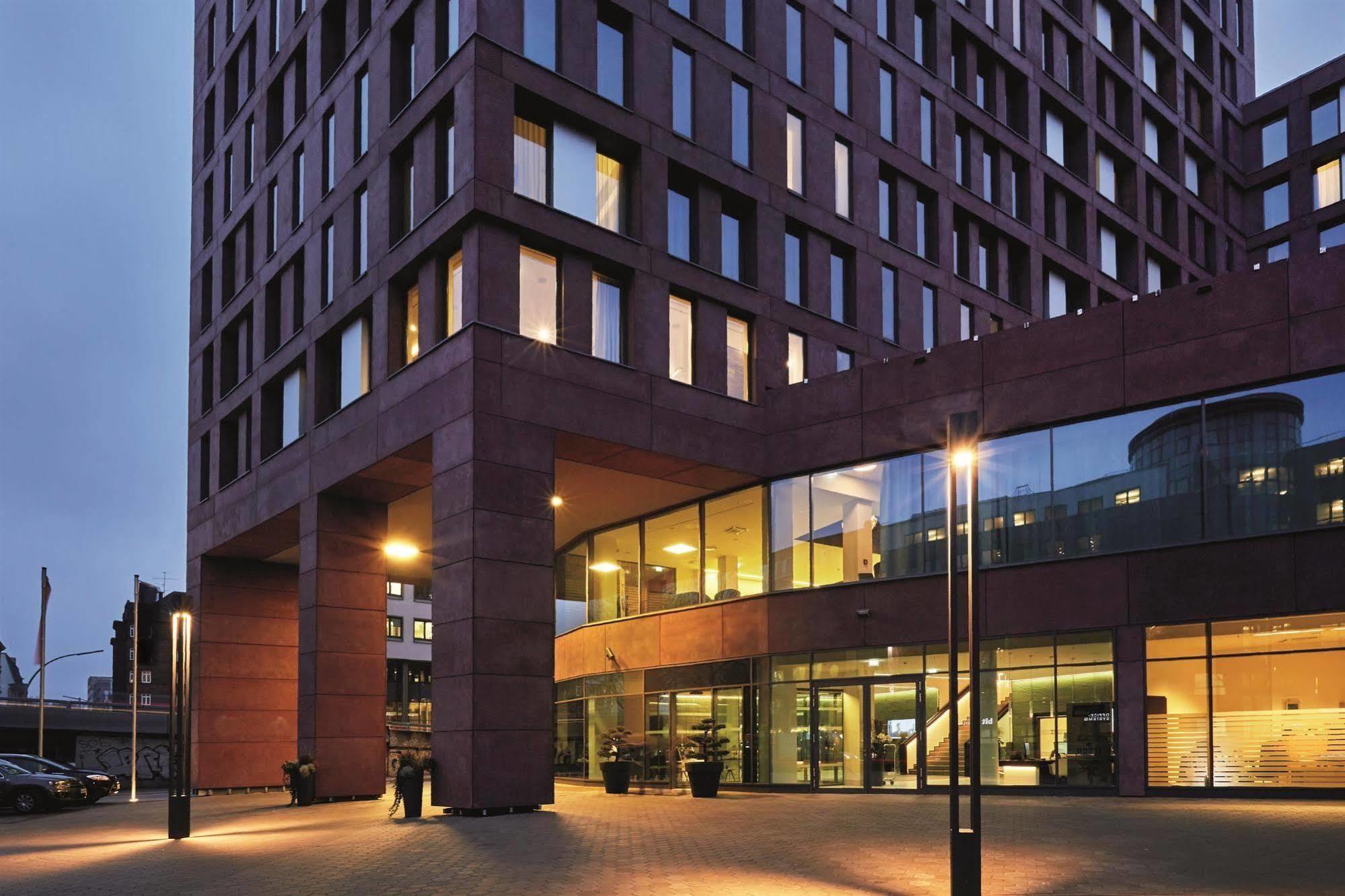 Hyperion Hotel Hamburk Exteriér fotografie The building at night