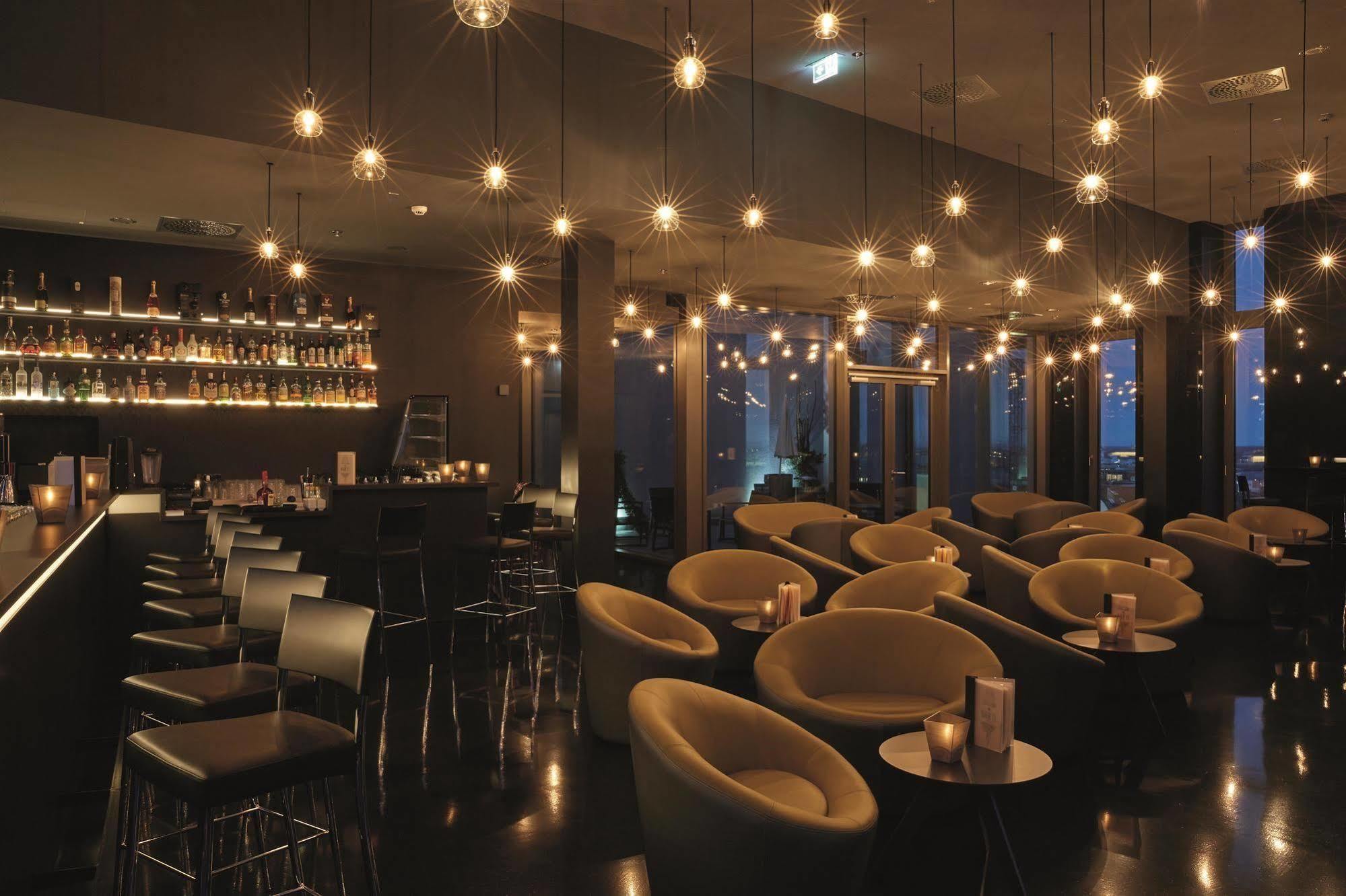 Hyperion Hotel Hamburk Exteriér fotografie The Sky Bar at the London West End